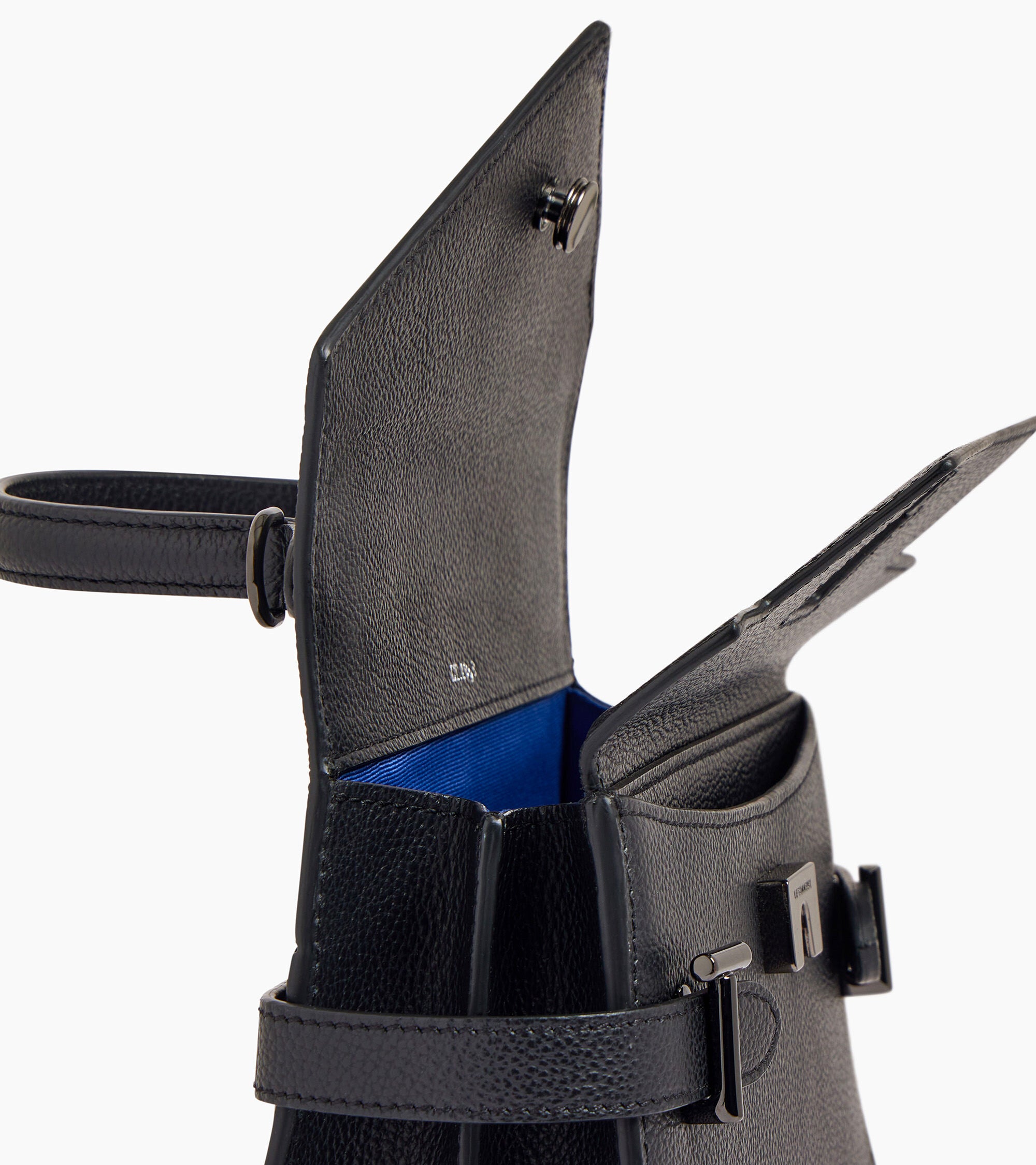 Kleine Handtasche Emilie aus genarbtem Leder mit Doppelklappe