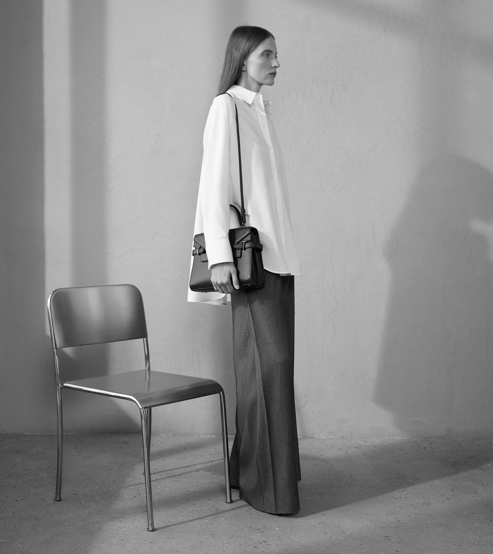 Mittelgroße Handtasche Emilie aus genarbtem Leder mit Doppelklappe