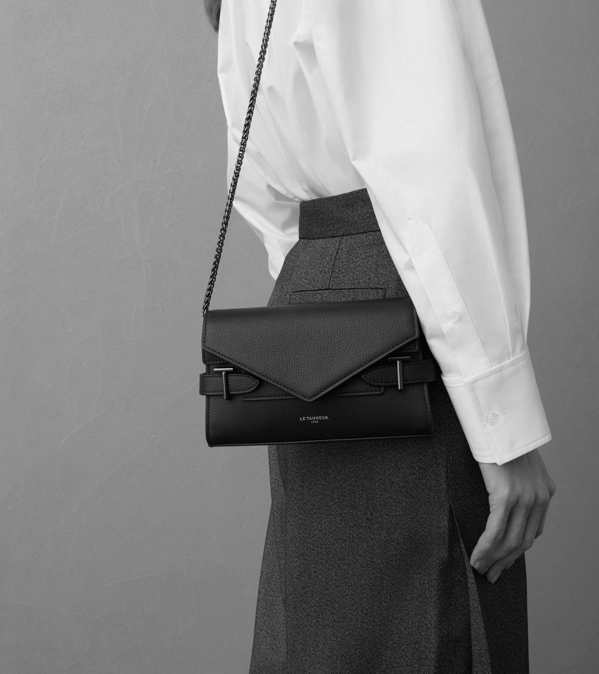 Kleine Handtasche mit Doppelklappe Emilie aus genarbtem Leder