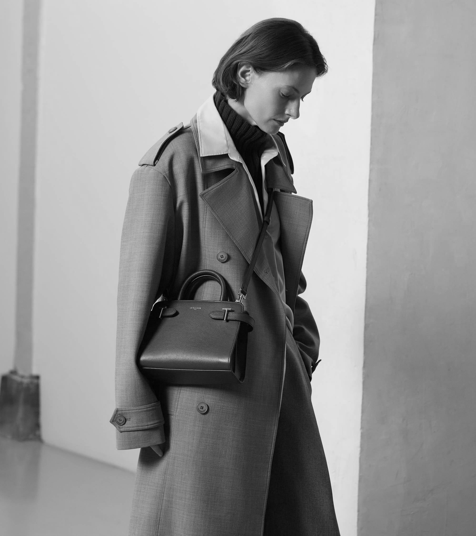 Kleine Handtasche Emilie aus genarbtem Leder mit Trageriemen