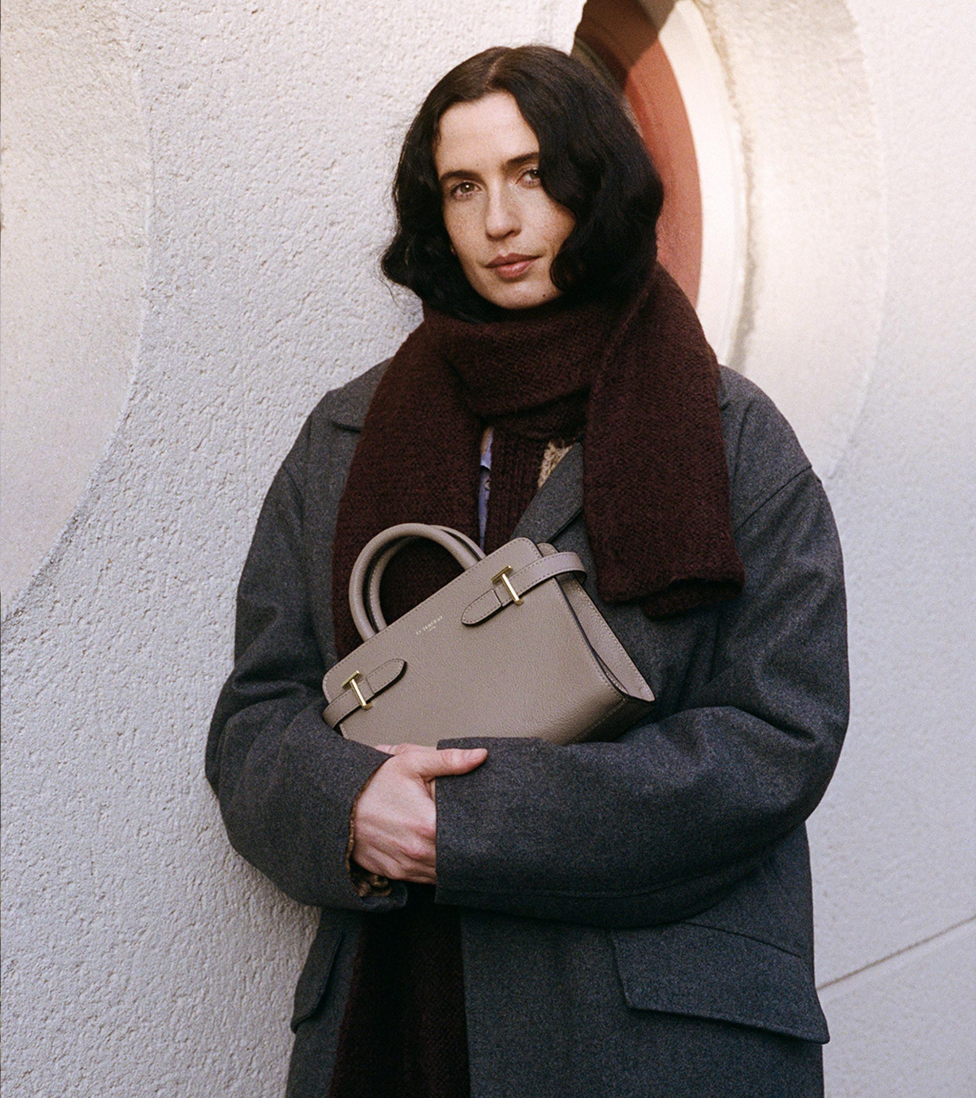 Kleine Handtasche Emilie aus genarbtem Leder mit Trageriemen