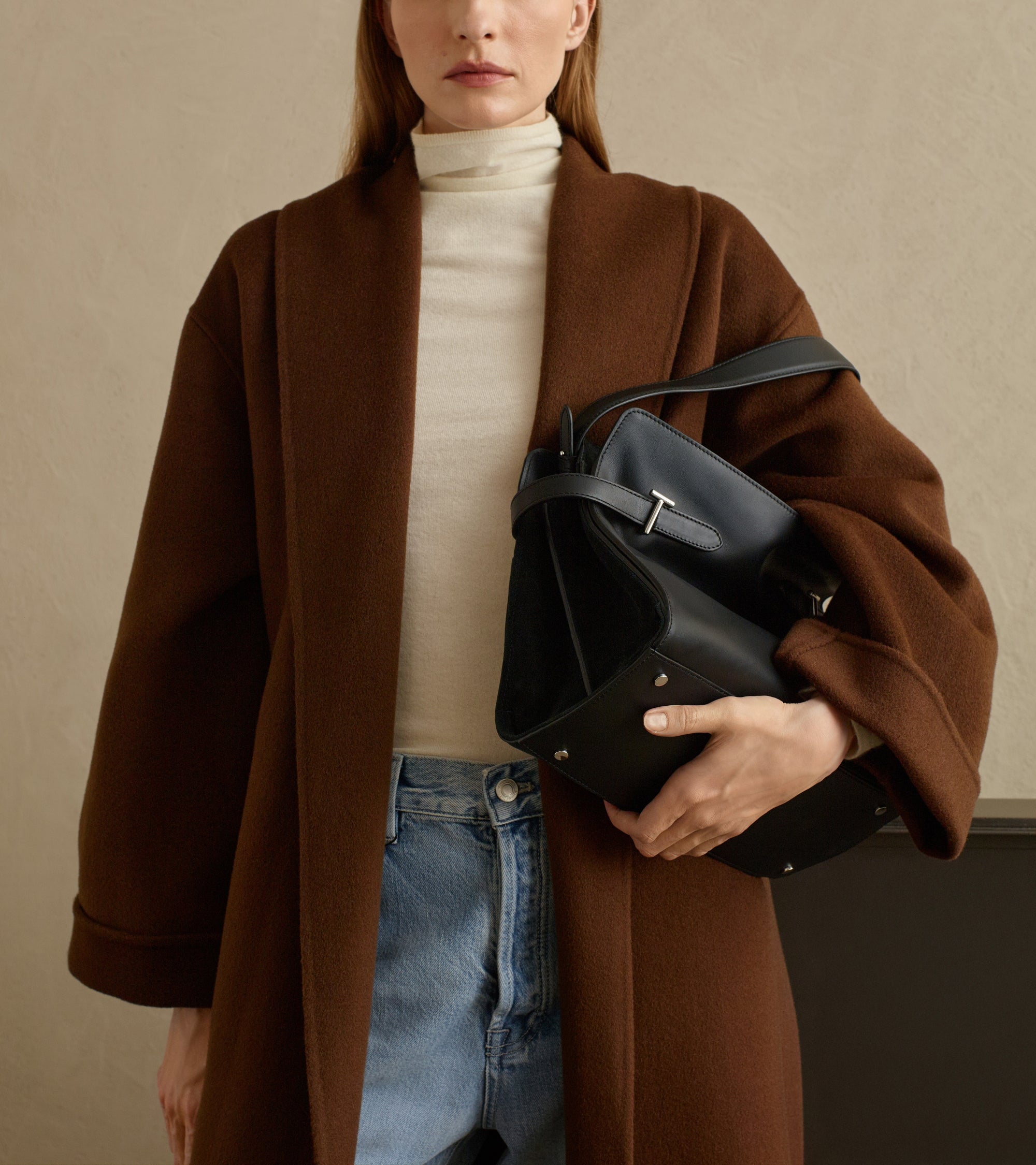 Große Emie Schultertasche aus glattem Leder und Nubuk.