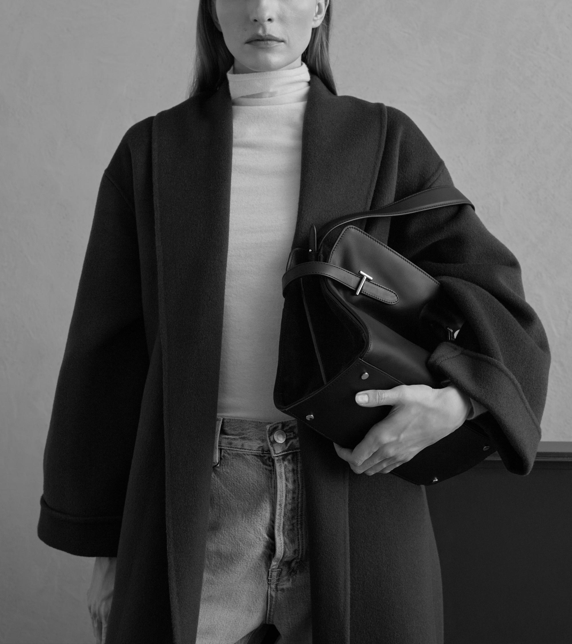 Große Emie Schultertasche aus glattem Leder und Nubuk.