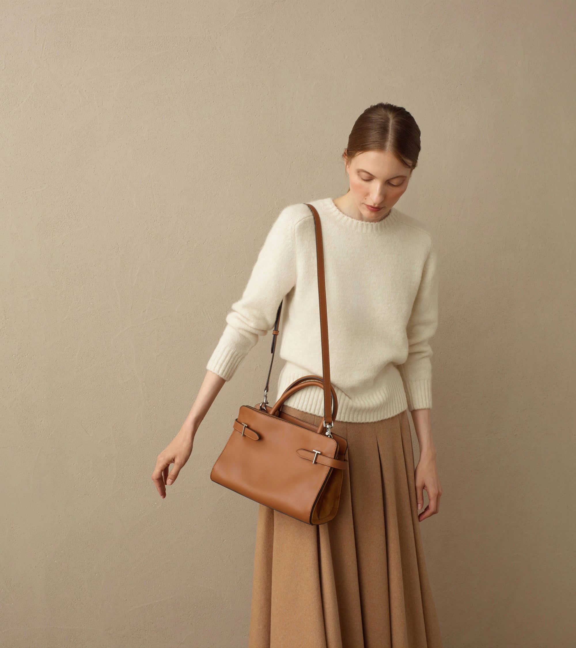 Mittelgroße Handtasche Emie aus Glattleder und Wildleder