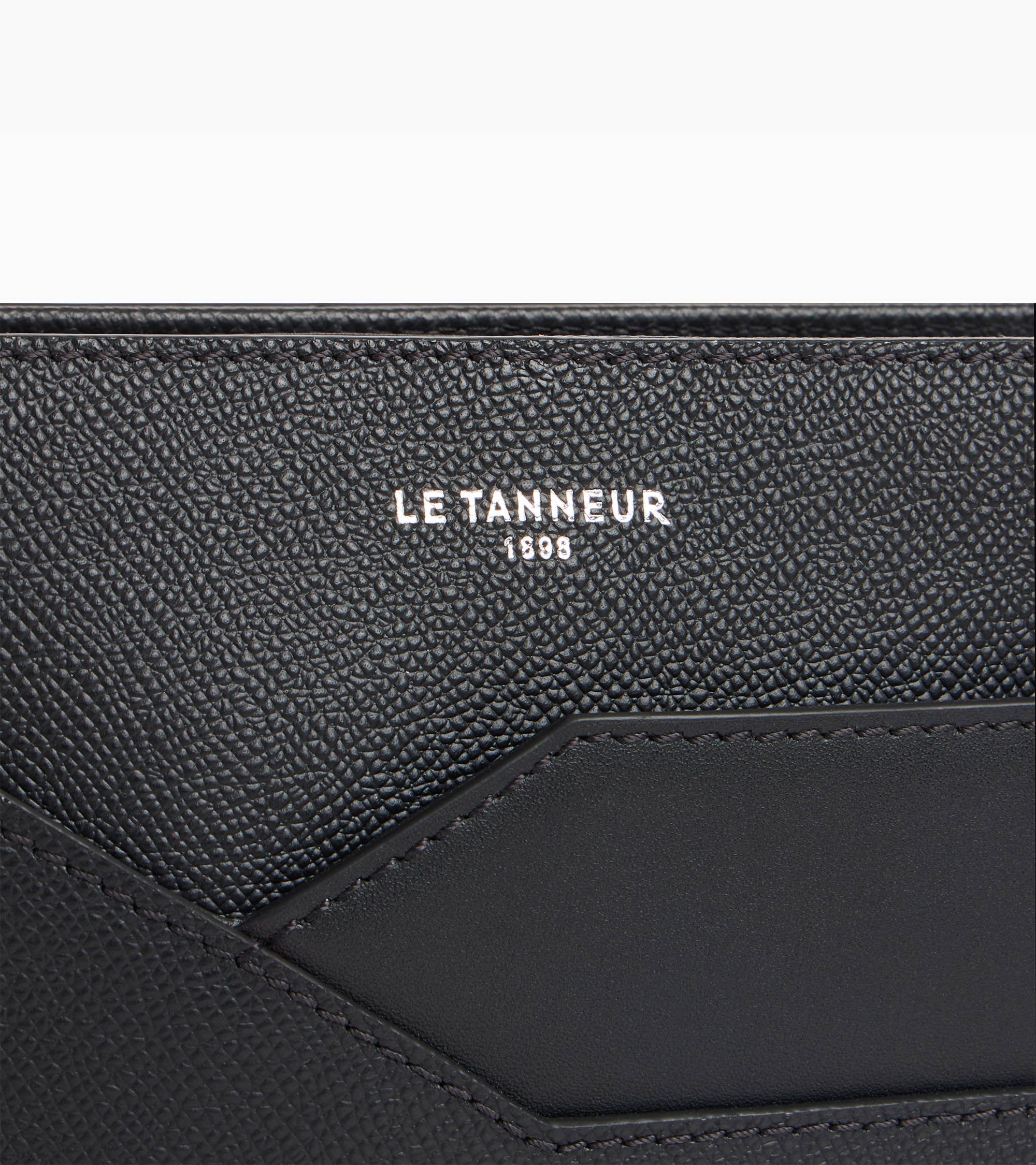 Kleine Tasche Gaston aus genarbtem Kreuzleder mit Handschlaufe