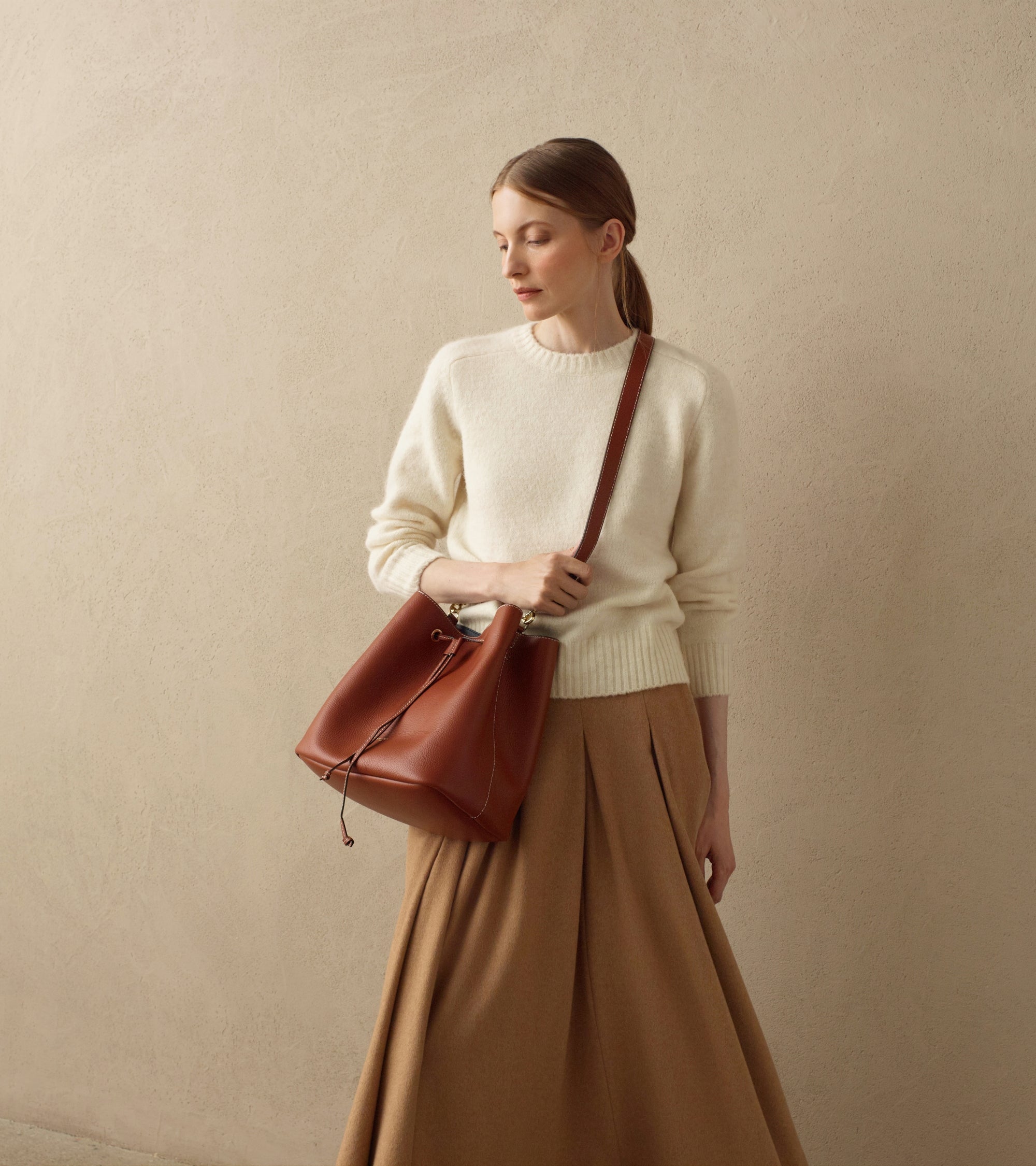 Große Bucket Bag Louise aus genarbtem Leder