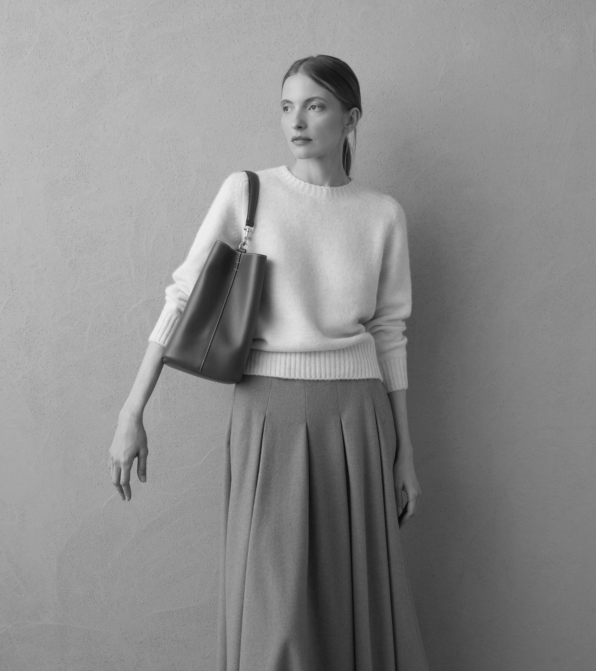 Große Bucket Bag Louise aus genarbtem Leder