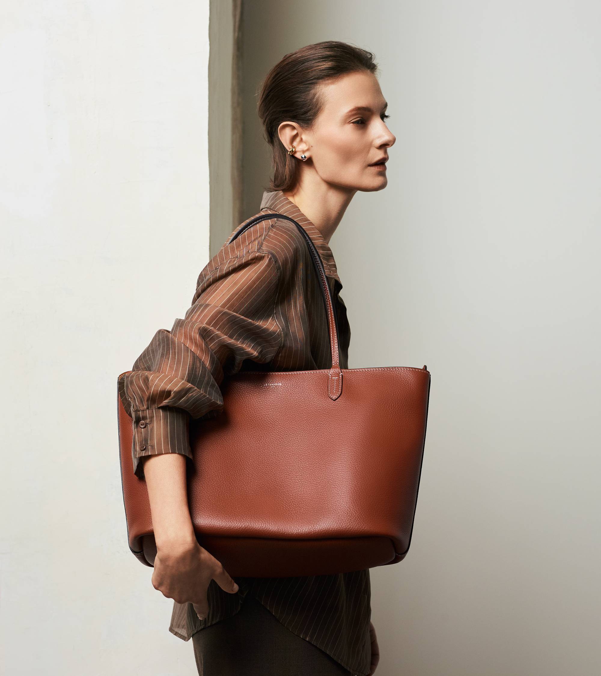 Große Tragetasche Louise aus genarbtem Leder
