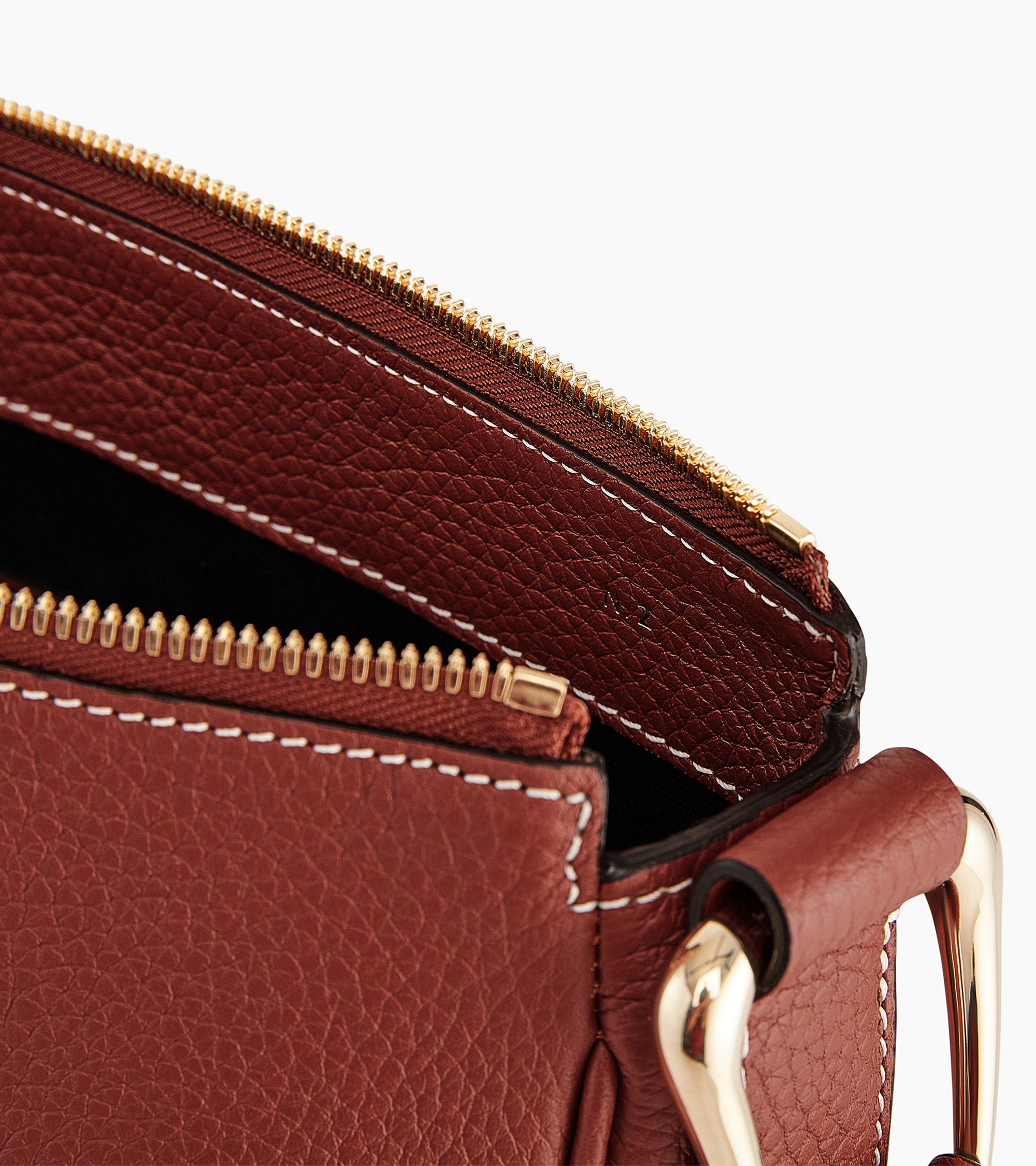 Mittelgroße Hobo-Tasche Madeleine aus genarbtem Kalbsleder