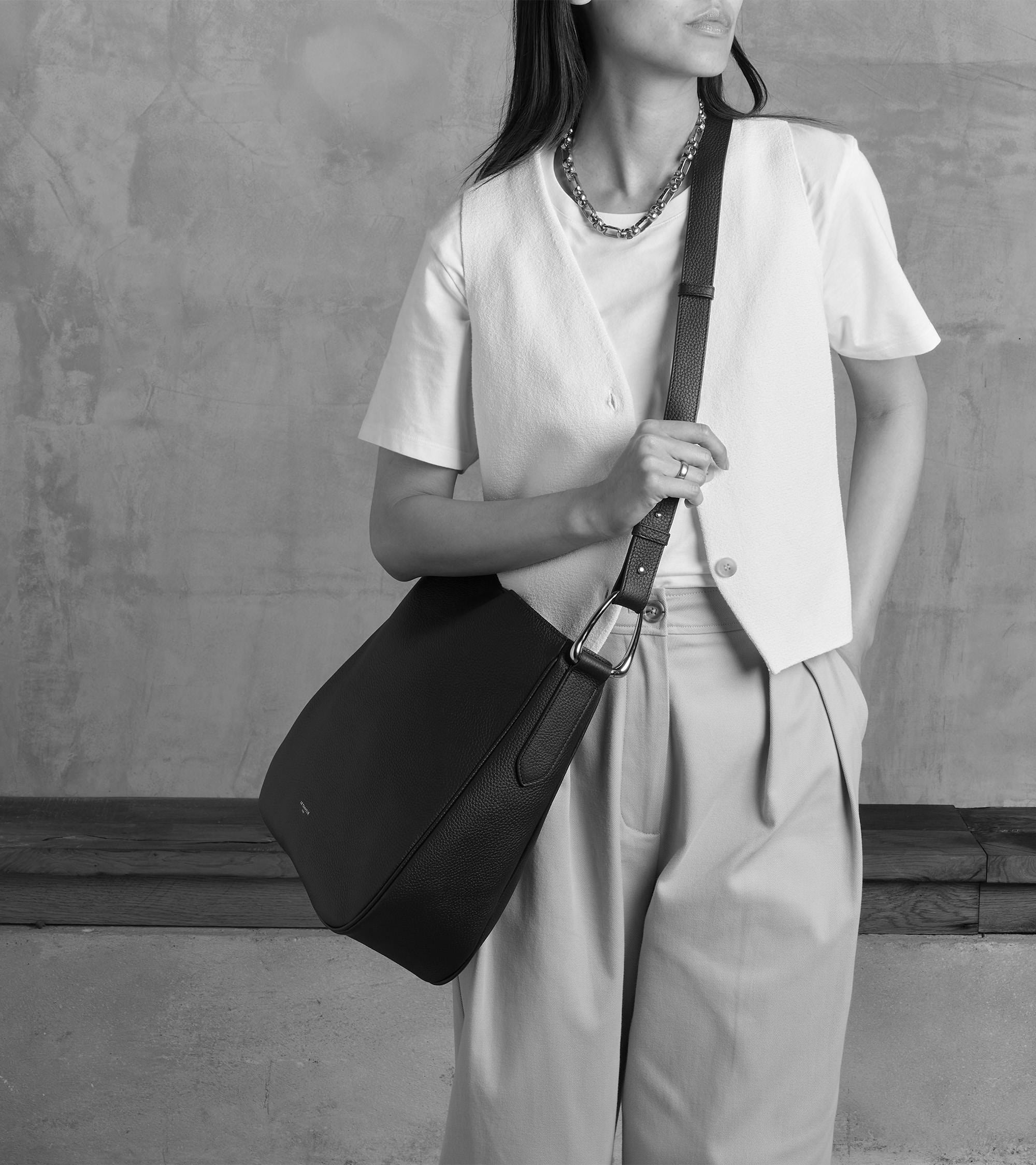 Große Hobo-Tasche Madeleine aus genarbtem Kalbsleder