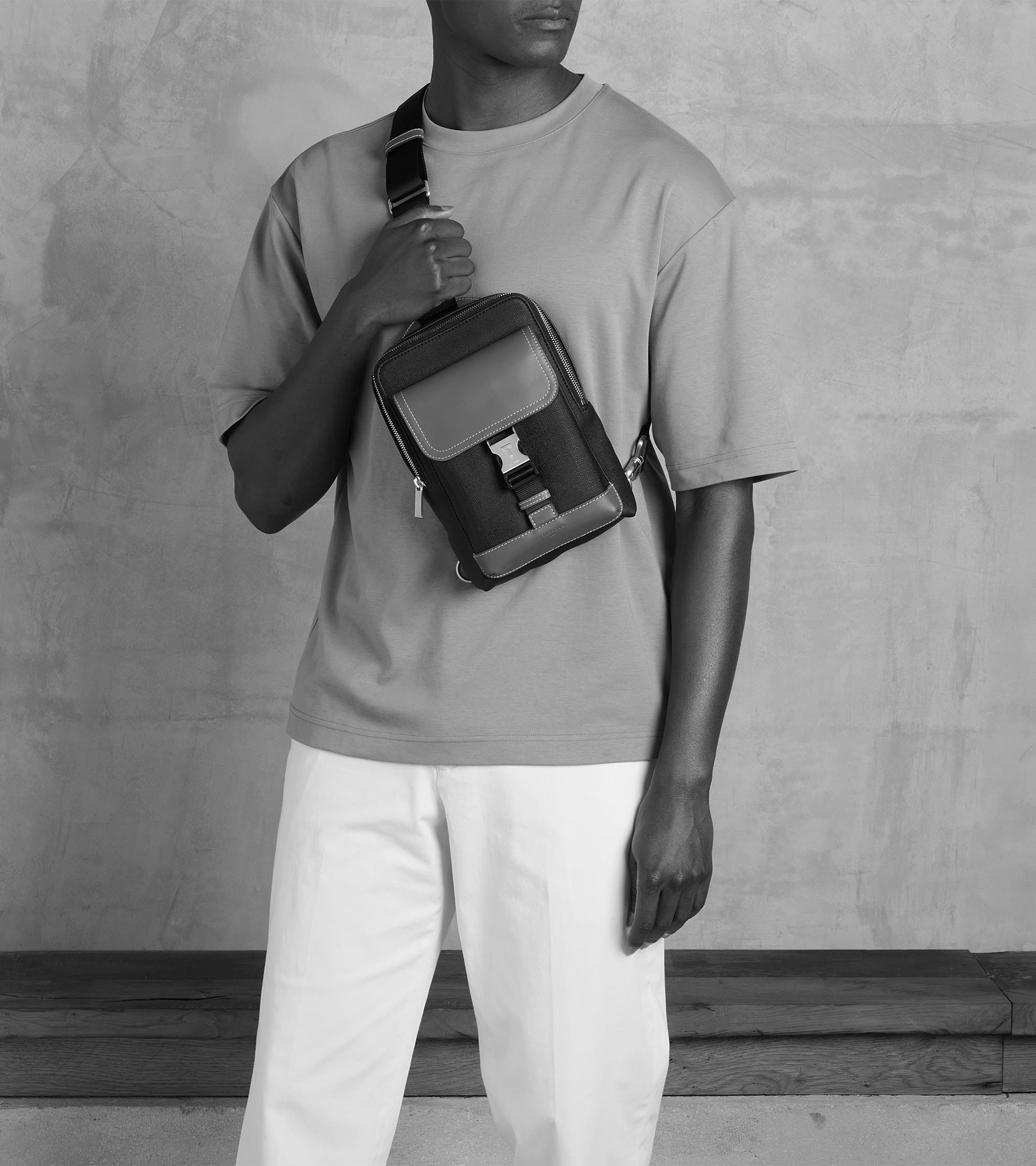 Slingtasche Maurice aus beschichtetem Canvas Schwarz