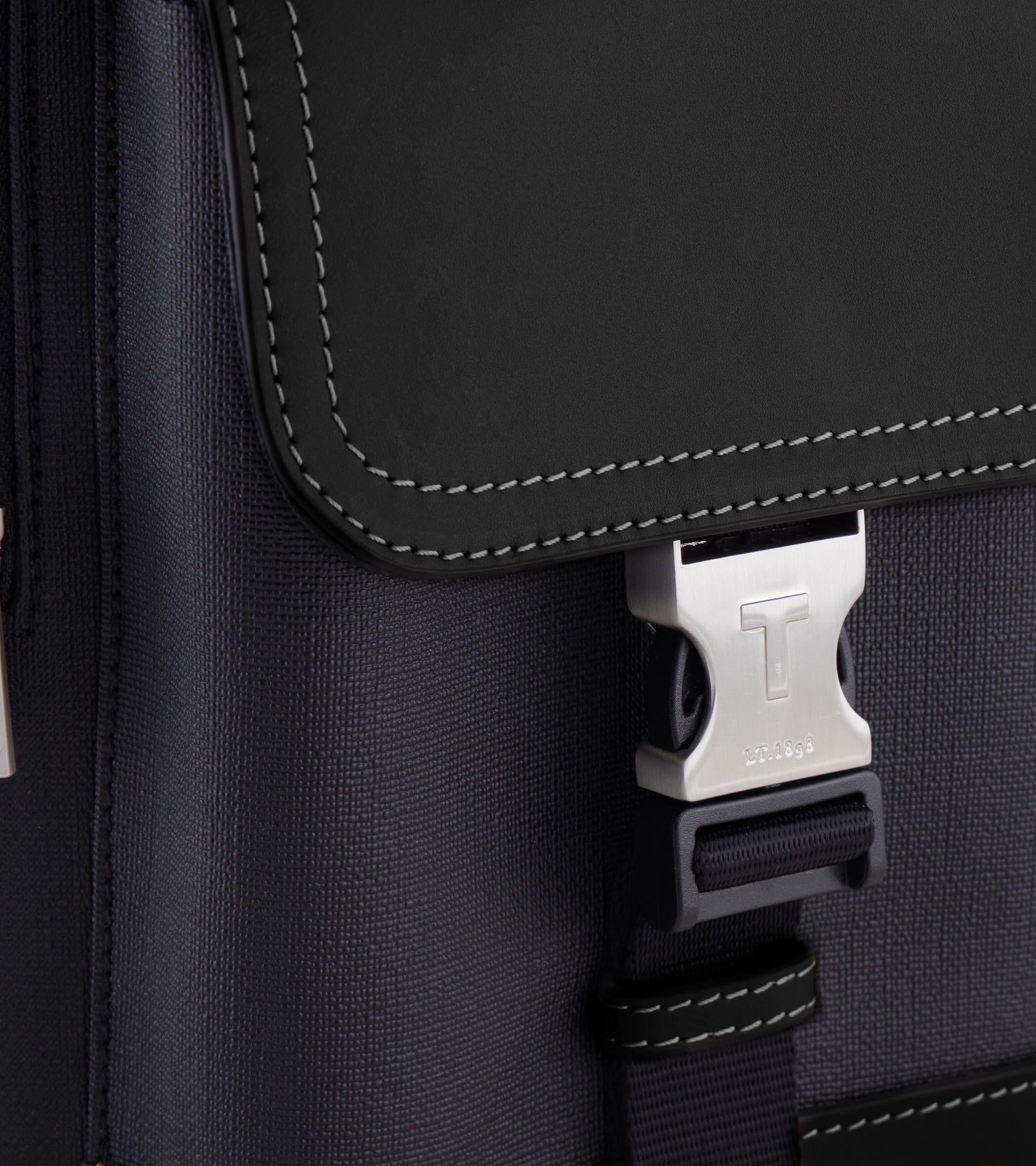 Slingtasche Maurice aus beschichtetem Canvas Schwarz