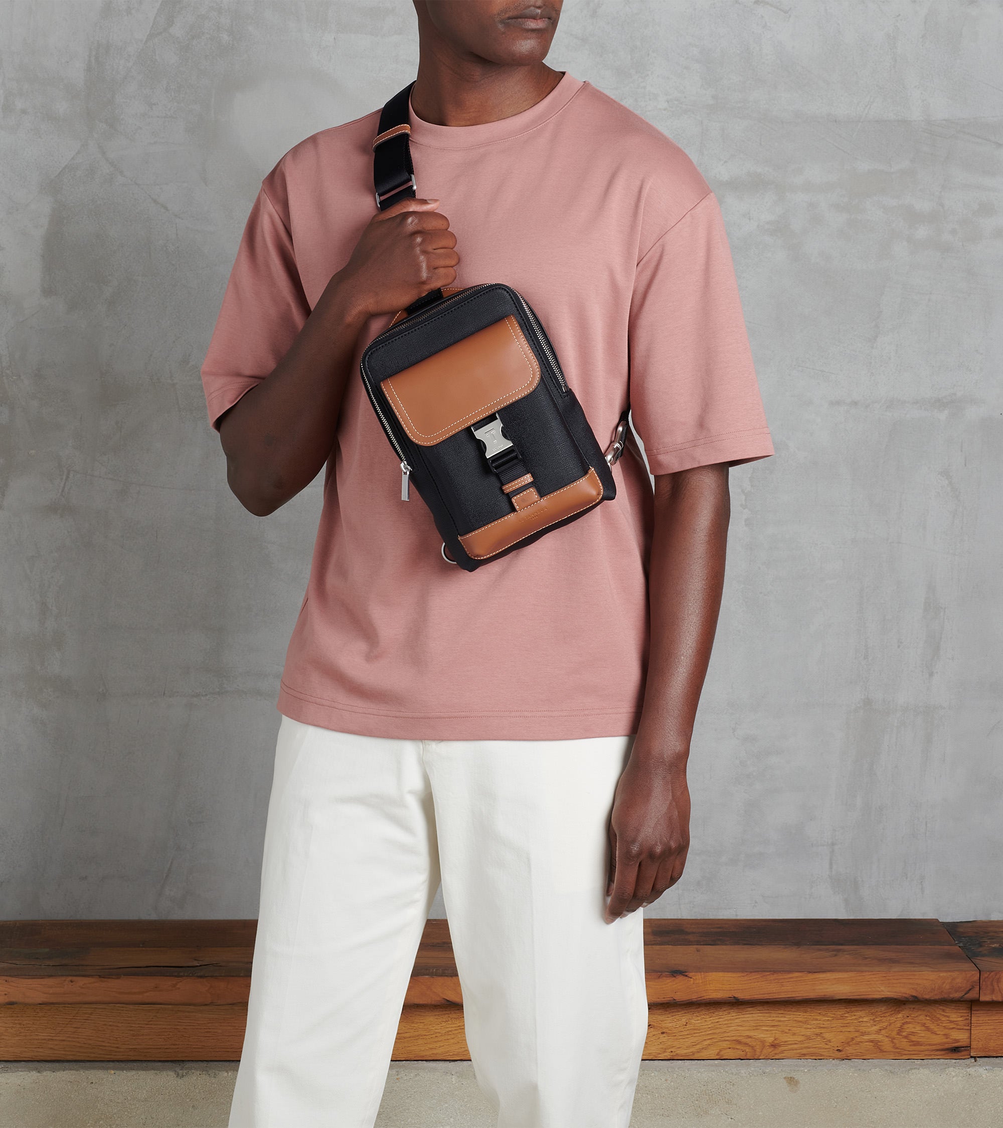 Slingtasche Maurice aus beschichtetem Canvas schwarz & braun