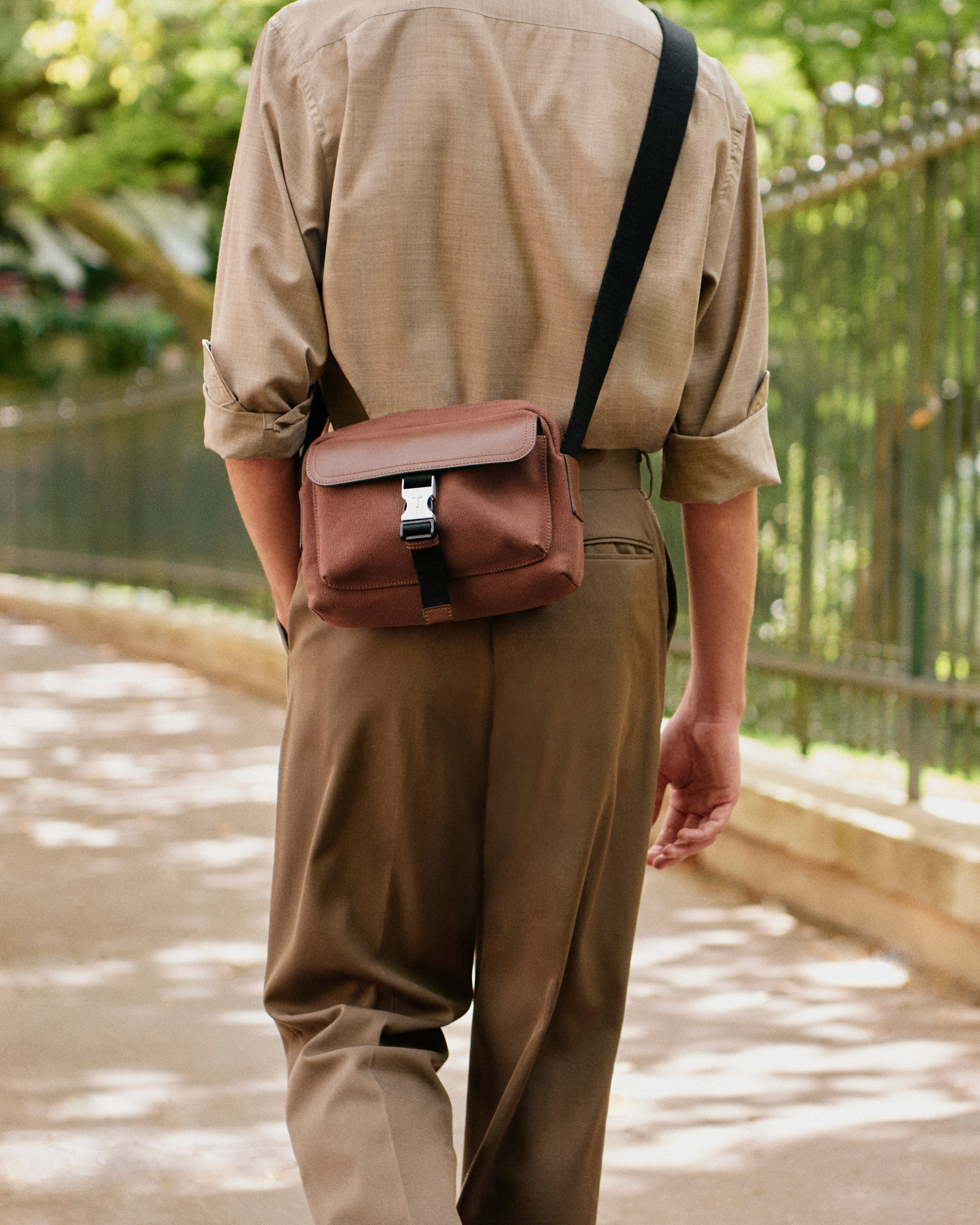 Kleine Umhängetasche Maurice aus Baumwoll-Canvas und Glattleder