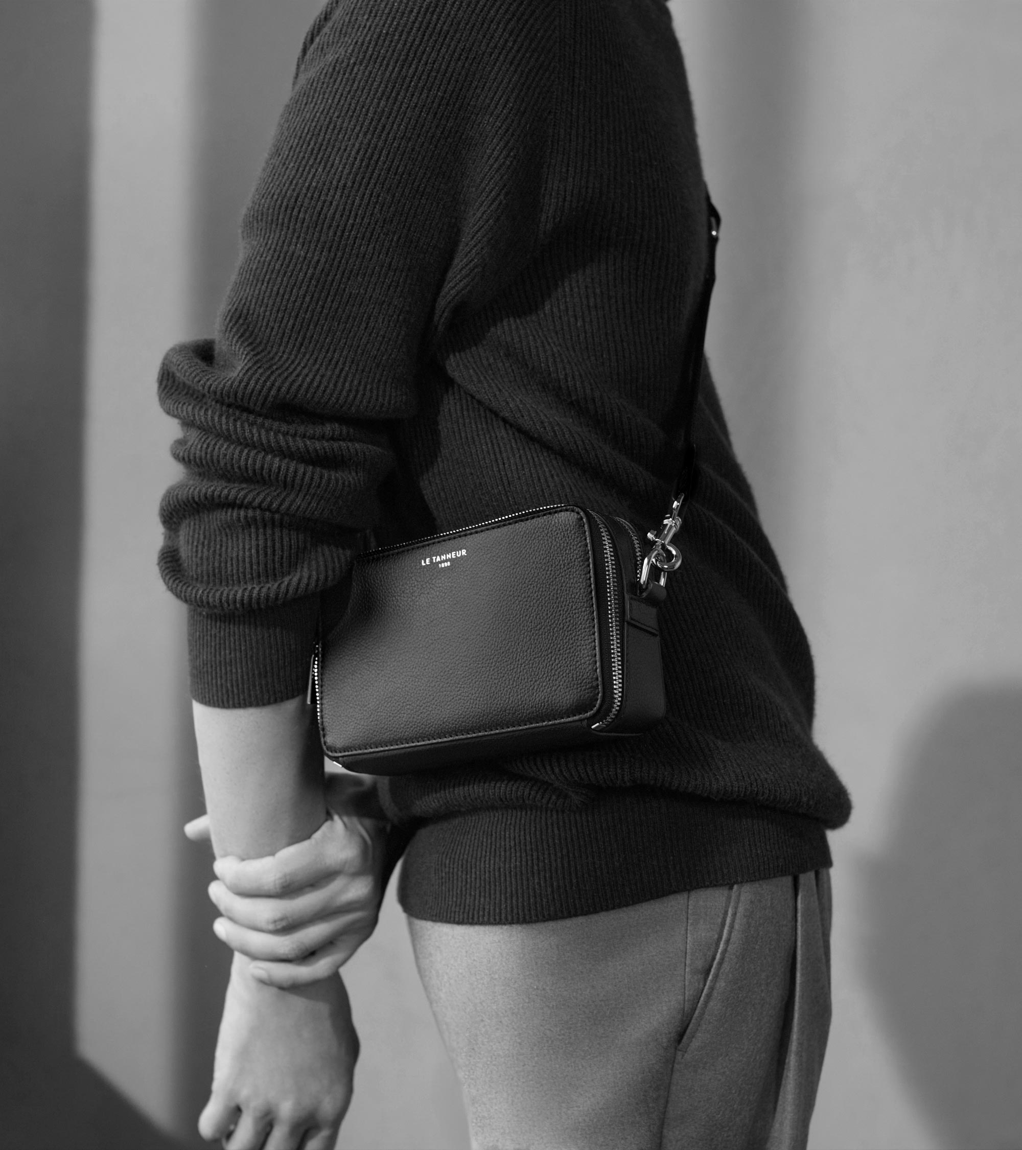 Kleine Umhängetasche Emile aus genarbtem Leder mit 2 Fächern