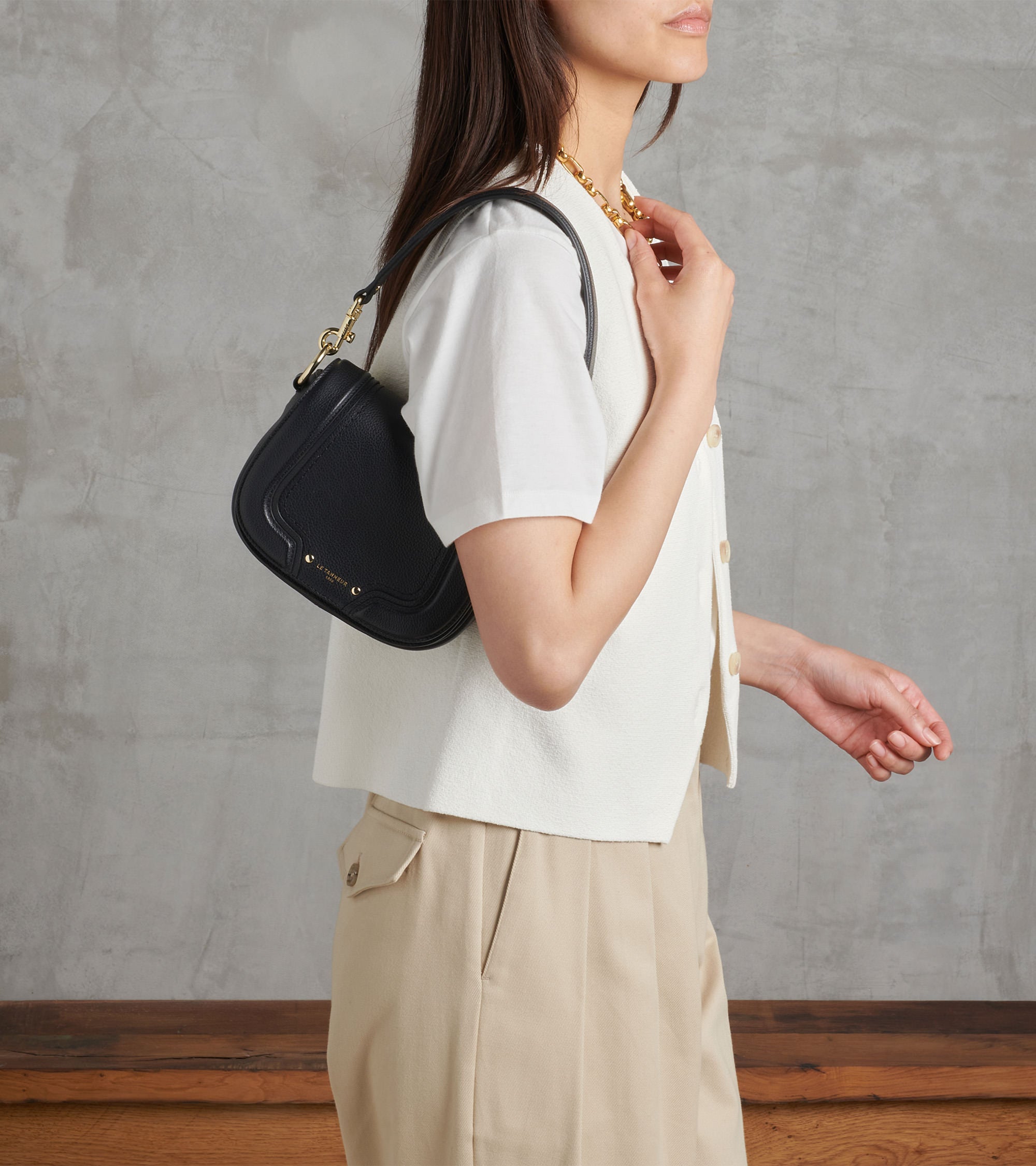 Kleine Umhängetasche Ella aus genarbtem Leder