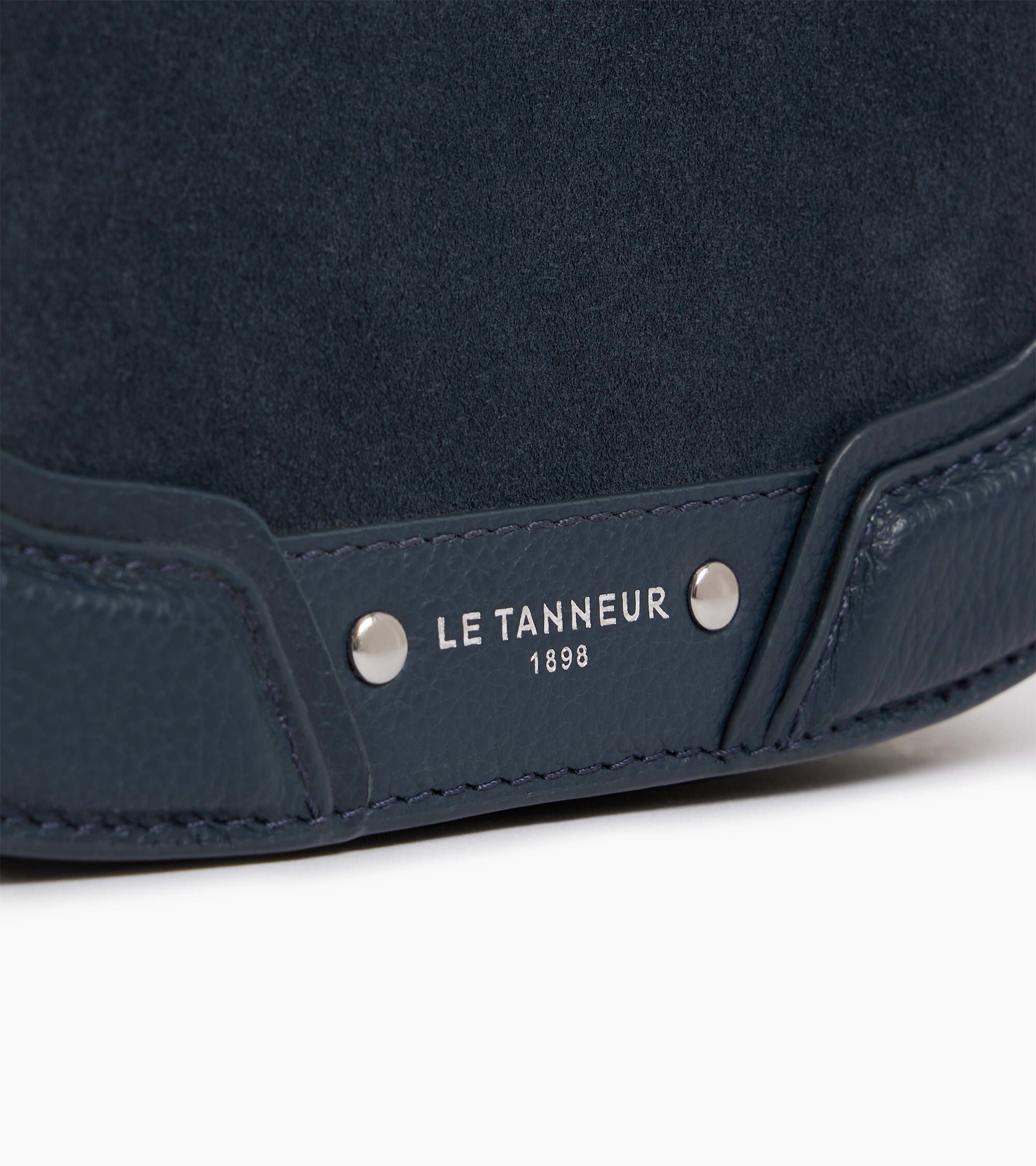 Kleine Umhängetasche Ella aus genarbtem Leder und Nubuk