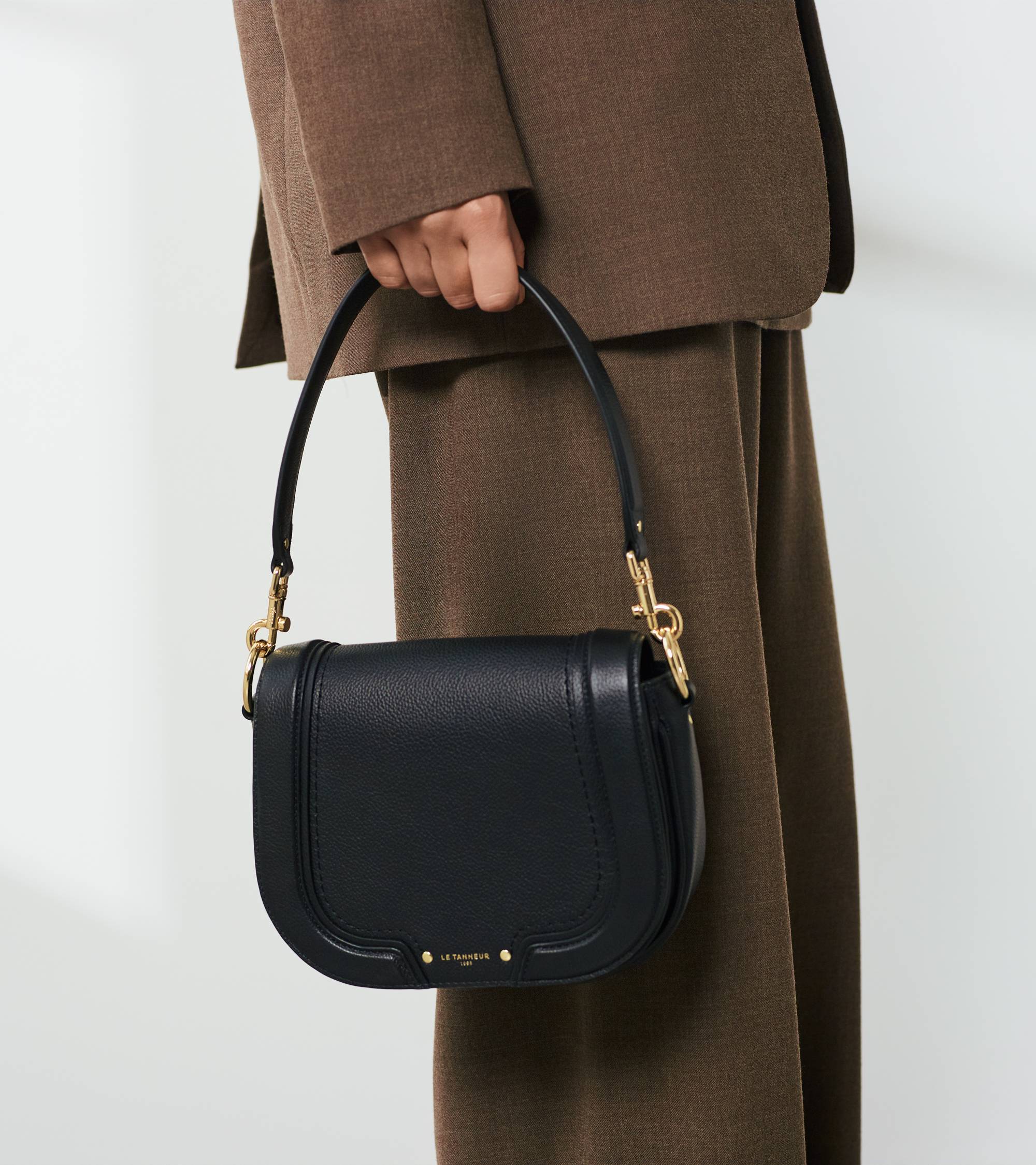 Mittelgroße Umhängetasche Ella aus genarbtem Leder