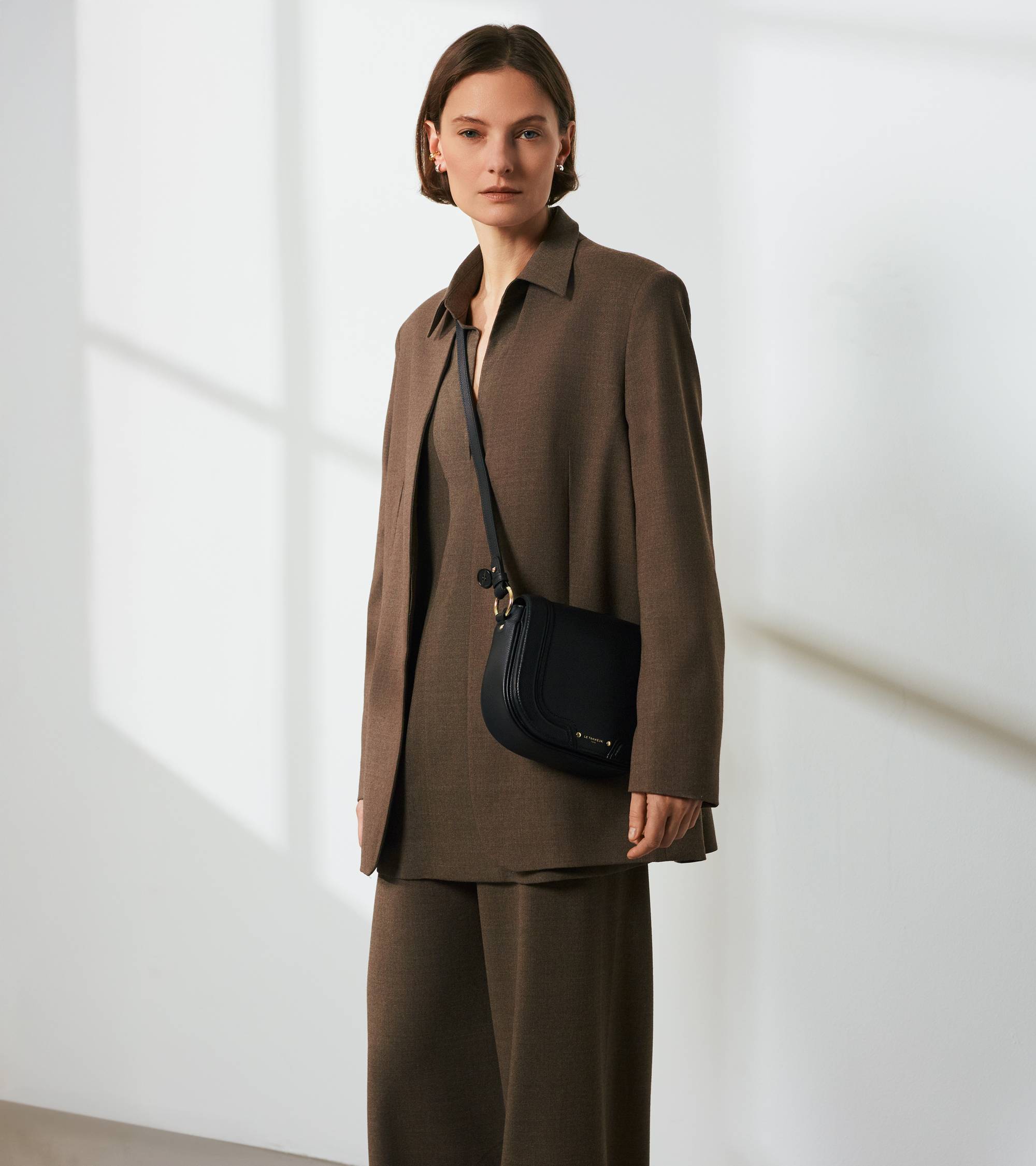 Mittelgroße Umhängetasche Ella aus genarbtem Leder