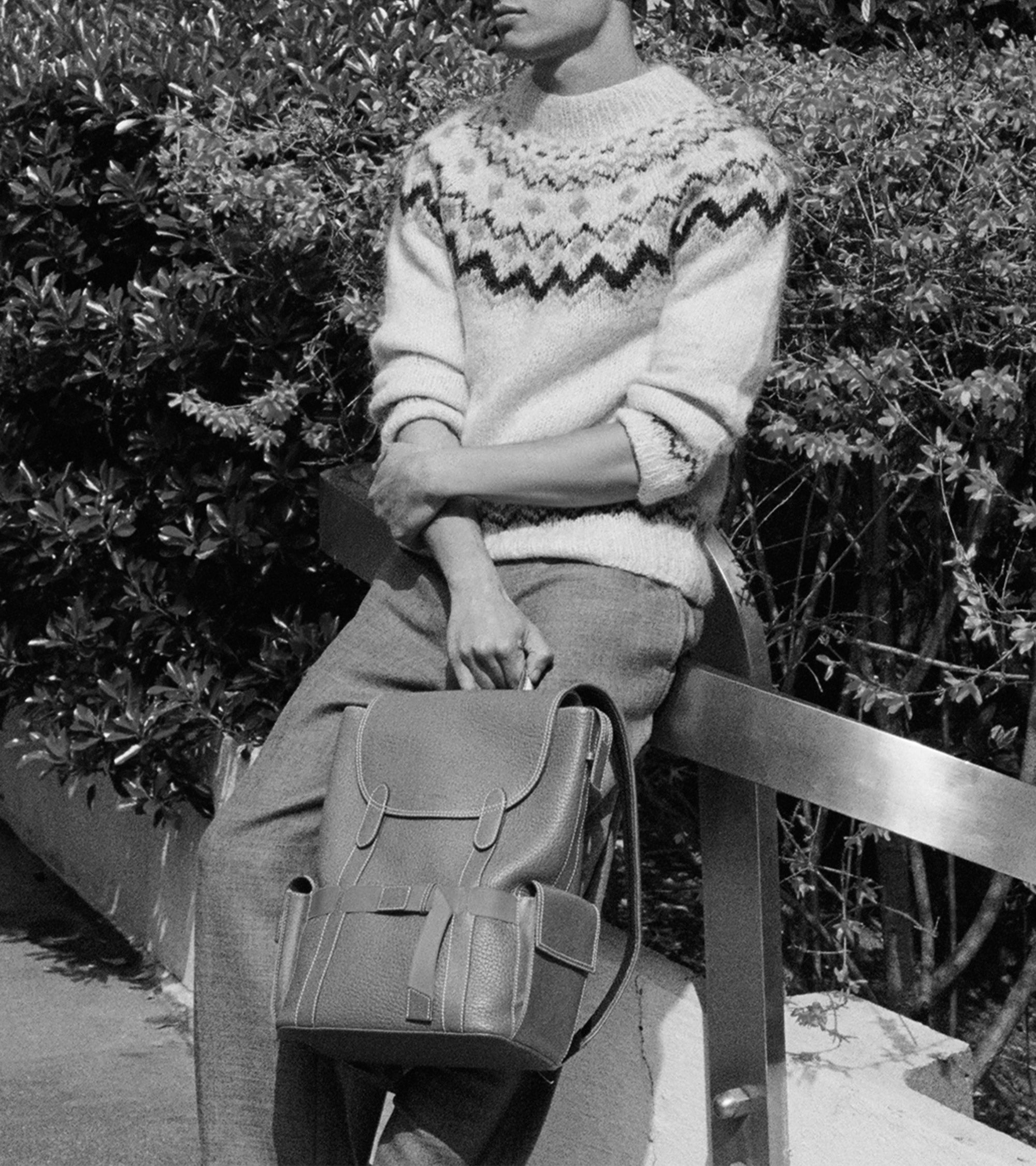 Rucksack mit Klappe Noah aus genarbtem Büffelleder und Glattleder