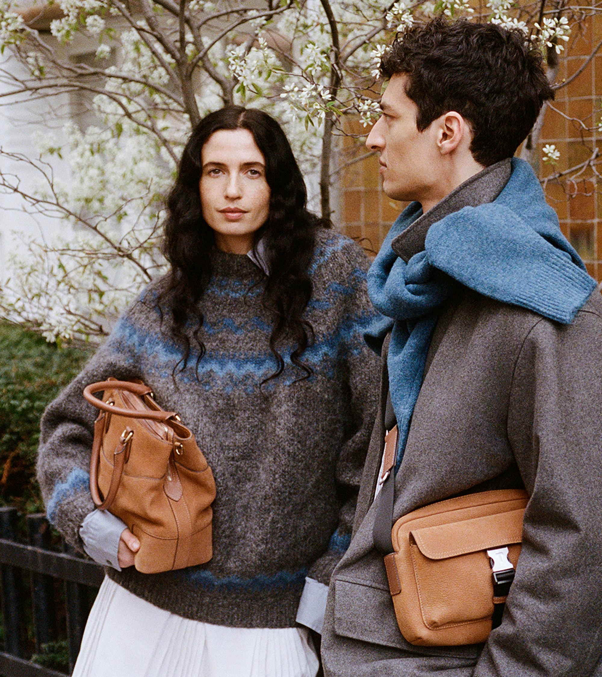 Große Handtasche Romy aus genarbtem Nubukleder