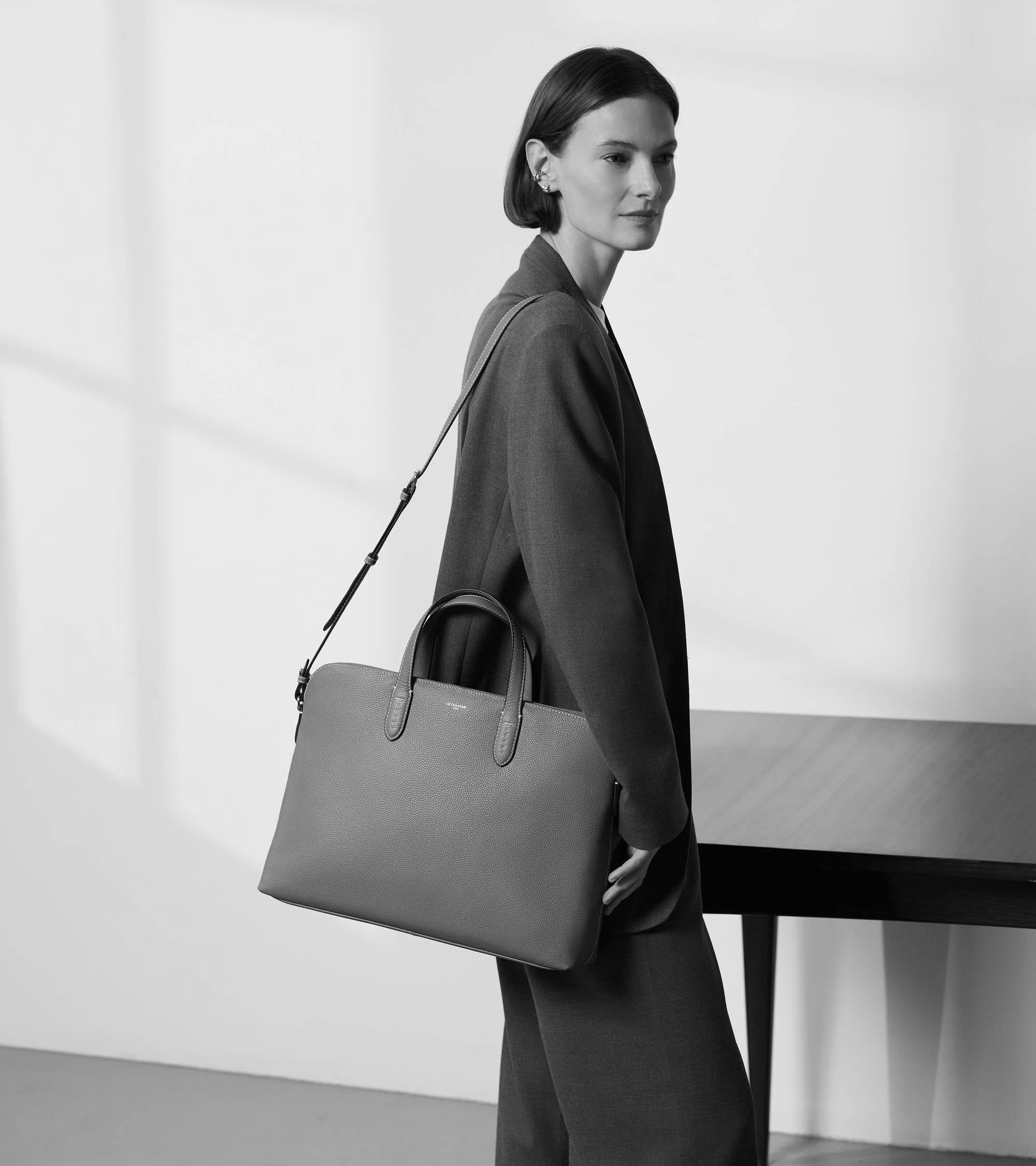 Sophie 15" briefcase with 1 expanding compartment in grained leather