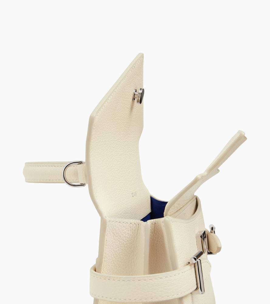 Kleine Handtasche Emilie aus genarbtem Leder mit Doppelklappe