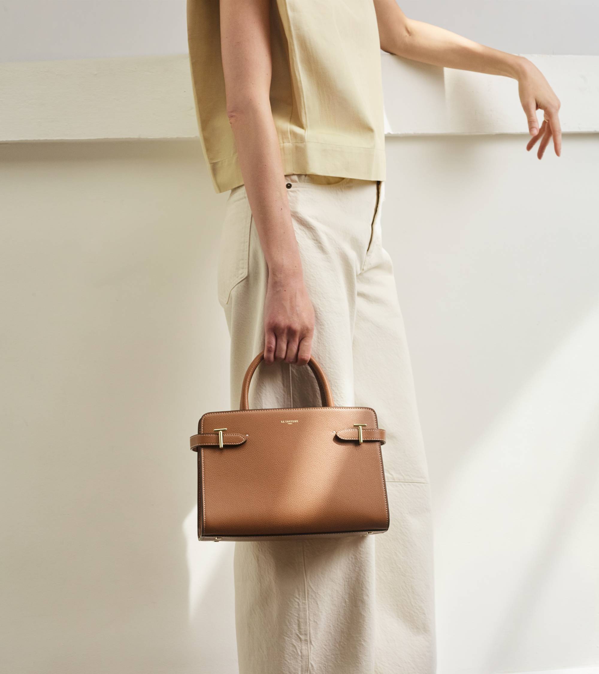 Emilie medium-sized handbag in grained leather