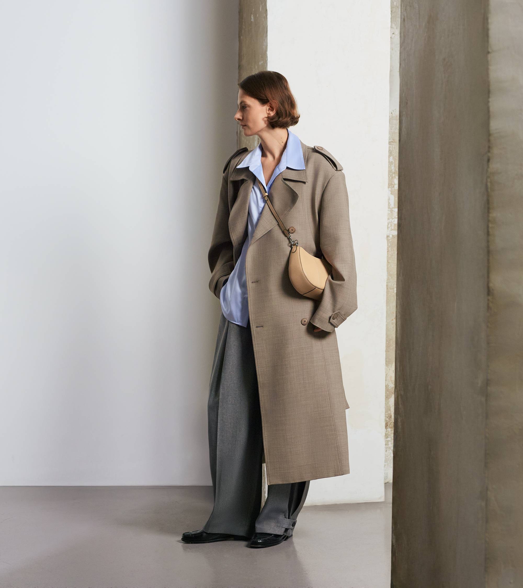 Kleine Halbmondtasche Juliette aus genarbtem Leder