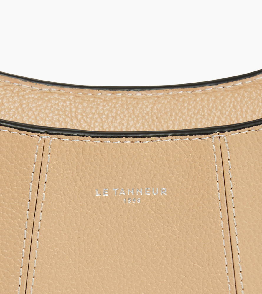 Kleine Halbmondtasche Juliette aus genarbtem Leder