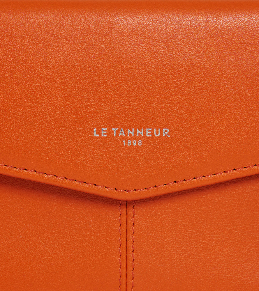 Mittlere Umschlagtasche Charlotte aus glattem Leder