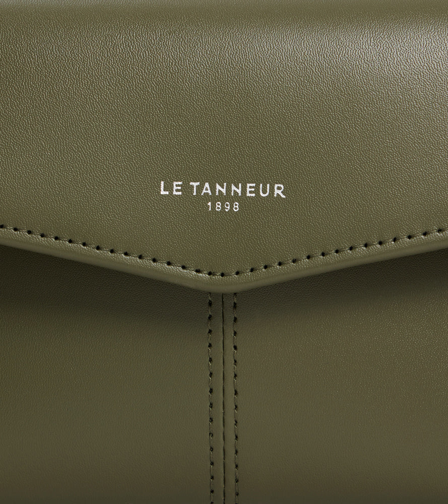 Mittlere Umschlagtasche Charlotte aus glattem Leder