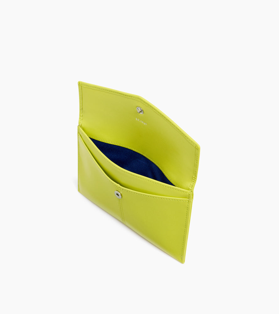 Mittlere Umschlagtasche Charlotte aus glattem Leder