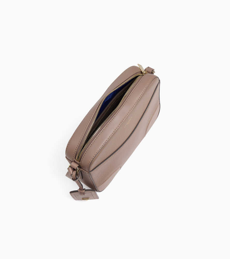 Sac bandoulière moyen modèle Romy en cuir grainé et lisse