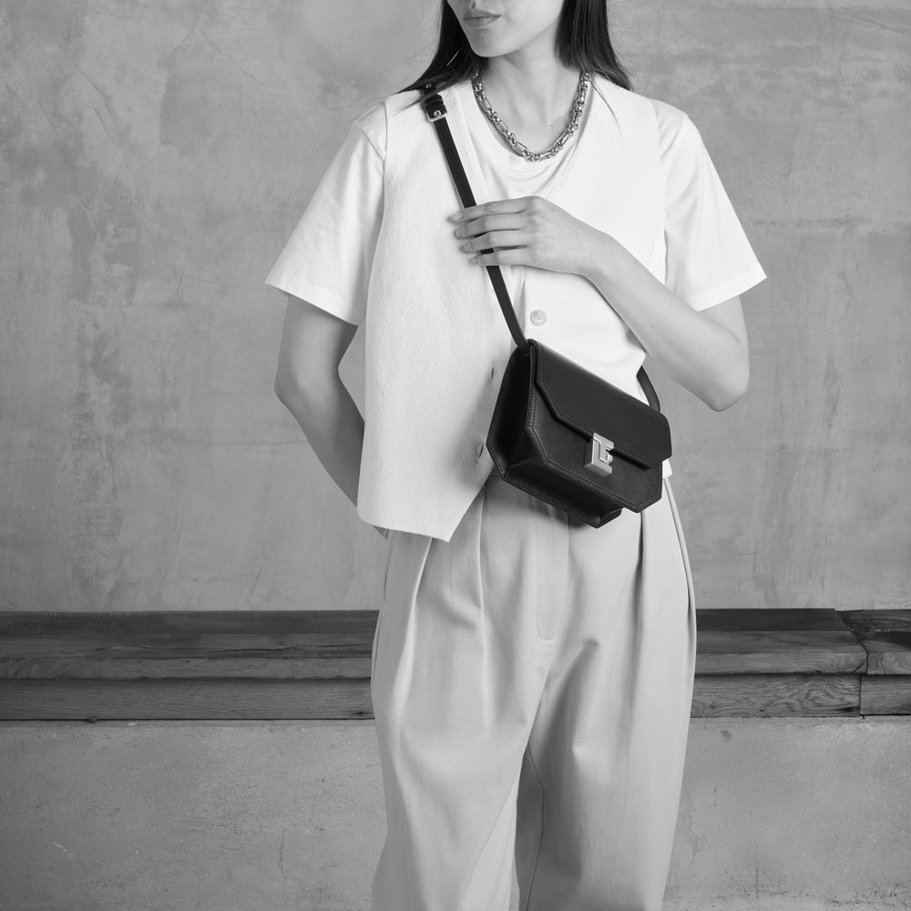 Rose small smooth leather shoulder bag