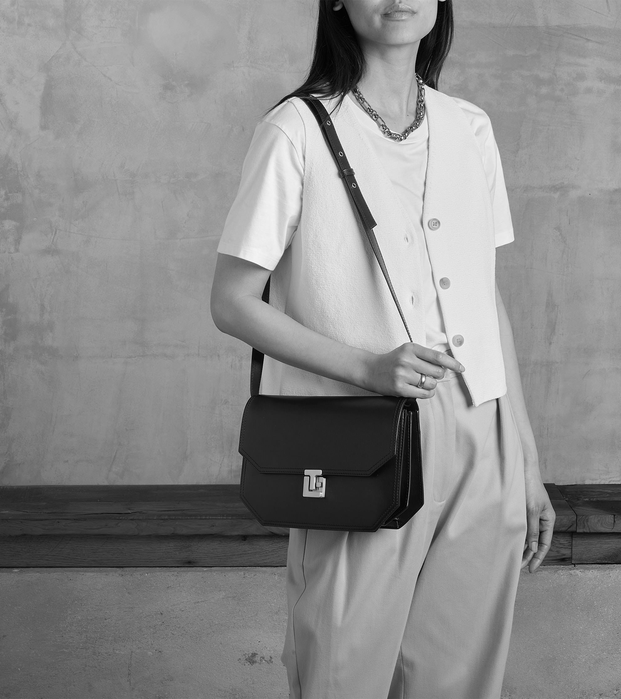 Rose medium smooth leather crossbody bag