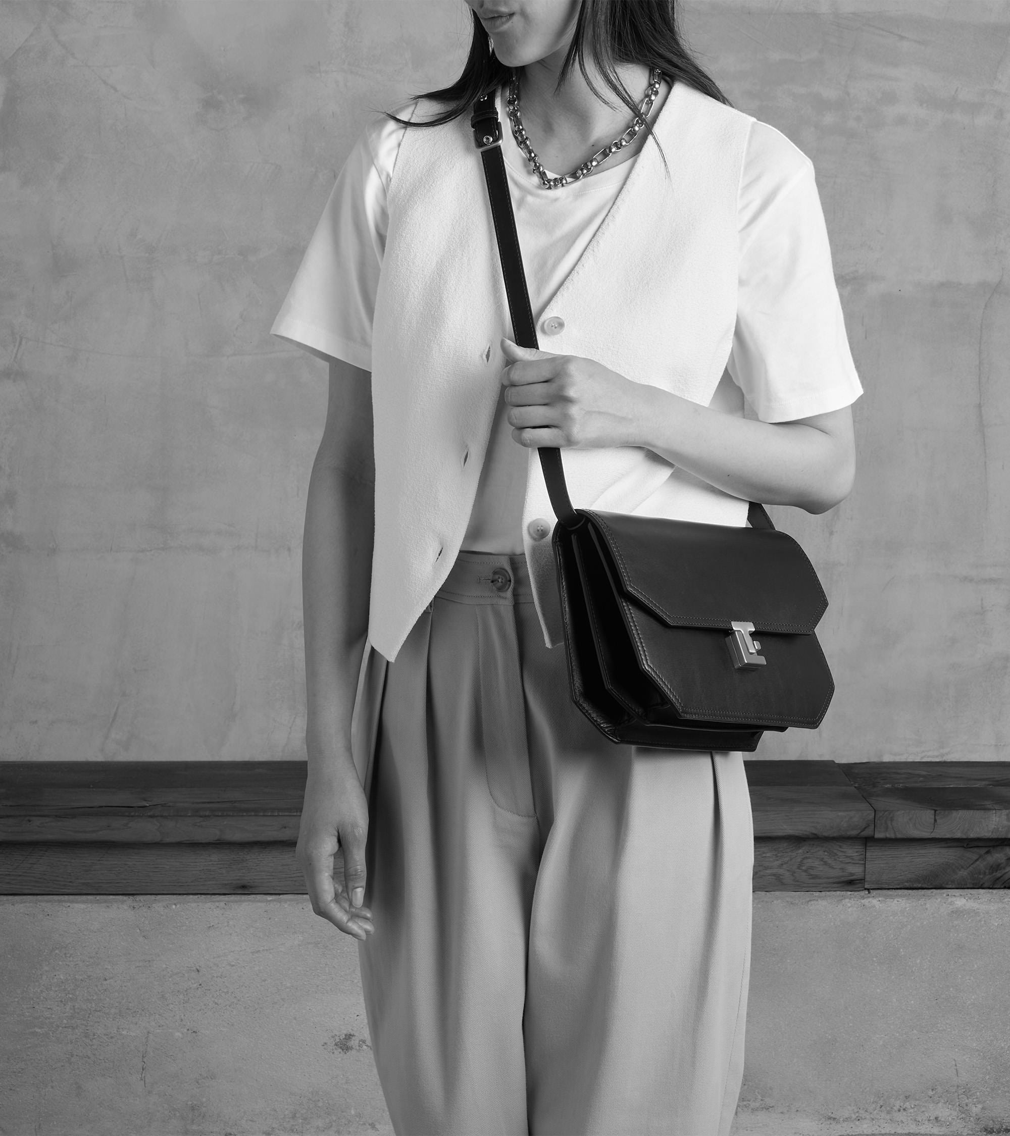 Rose medium smooth leather crossbody bag